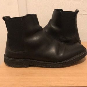 Vince black chelsea boot with rubber sole